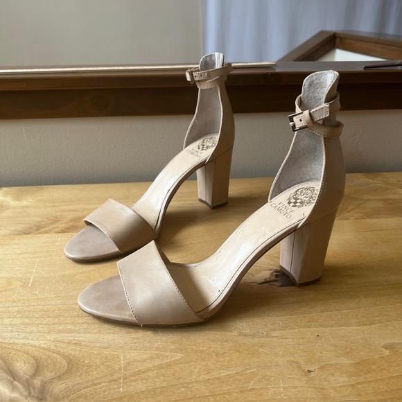 VINCE CAMUTO CORLINA ANKLE STRAP HEELED SANDAL 12M BEIGE MINIMALIST NEUTRAL CHIC - Picture 1 of 12